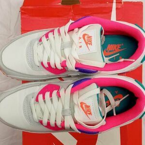 Women’s Nike Air Max 90 – Size 8.5 (Like New w/ Box)